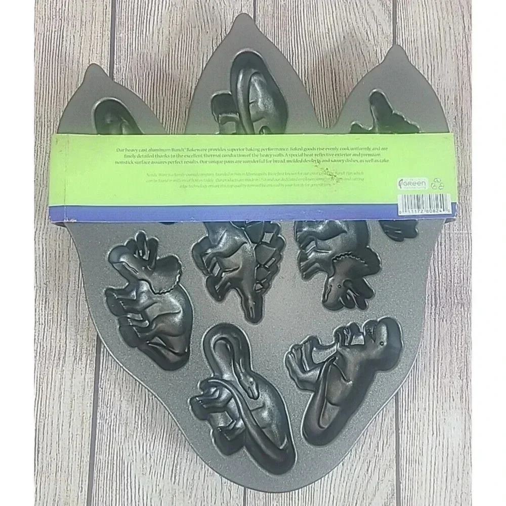 Nordic Ware Dinosaur Muffin Pan Heavy Cast Aluminum Bundt Cupcakes Baking New
